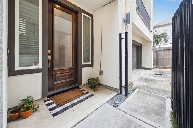 Building Photo - 5623 Kansas St