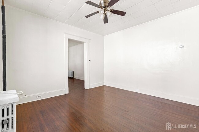 Building Photo - 196 Strawberry Hill Ave