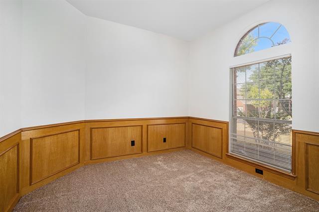 Building Photo - 4712 Shorewood Dr
