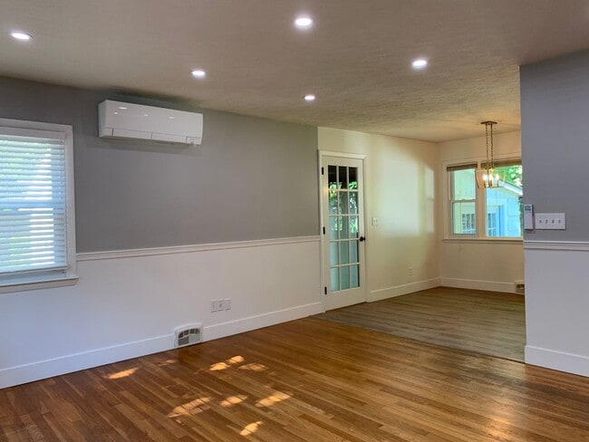 Building Photo - 3 Bed 1 Bath House Topsham