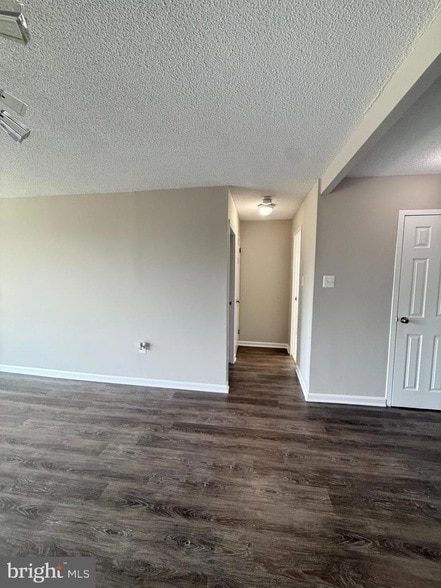 Building Photo - 2500 N Van Dorn St