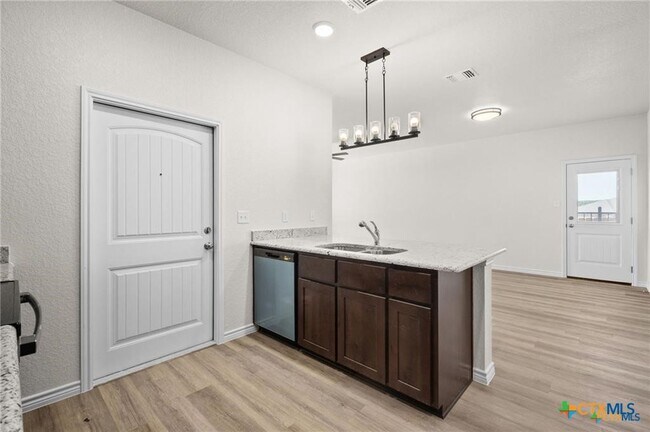 Building Photo - 126 Leon Ln