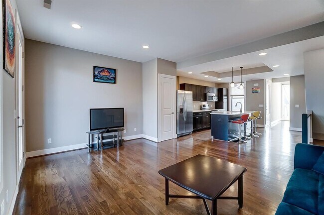 Building Photo - 438 Northern Ave