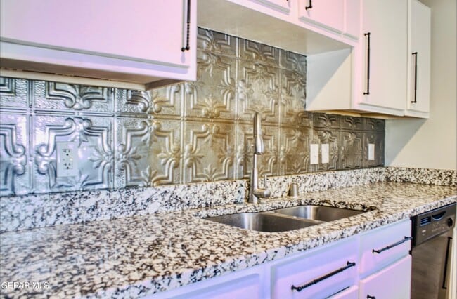 Building Photo - 3508 Douglas Ave