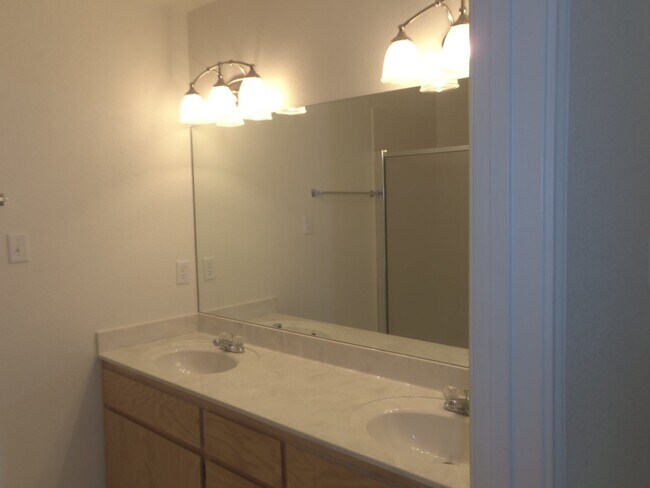 Building Photo - 2810 Windmill Ct