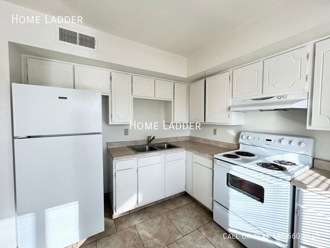 Primary Photo - Two-Bedroom Apartment for Comfortable Livi...