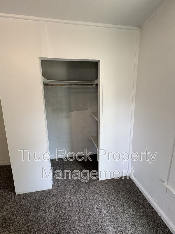 Building Photo - 730 W 8th St