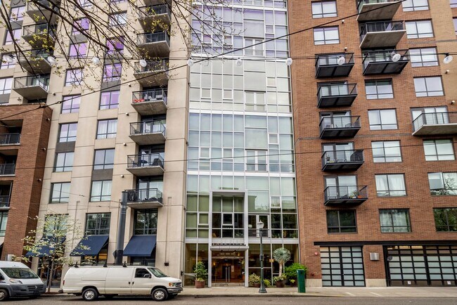 Building Photo - 922 NW 11th Ave