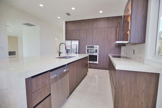 Building Photo - 13064 Via Flavia