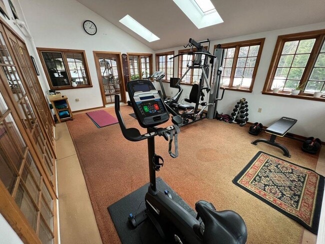 Building Photo - 651 River Rd