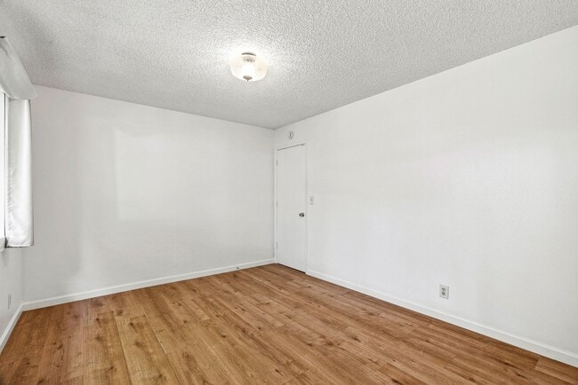 Building Photo - Cozy 2BR/2BA Duplex | Fireplace, Patio & Utilities Included