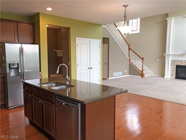 Building Photo - 3696 Kenway Blvd