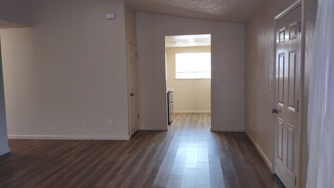 Building Photo - 8977 Laguna Vista Ct