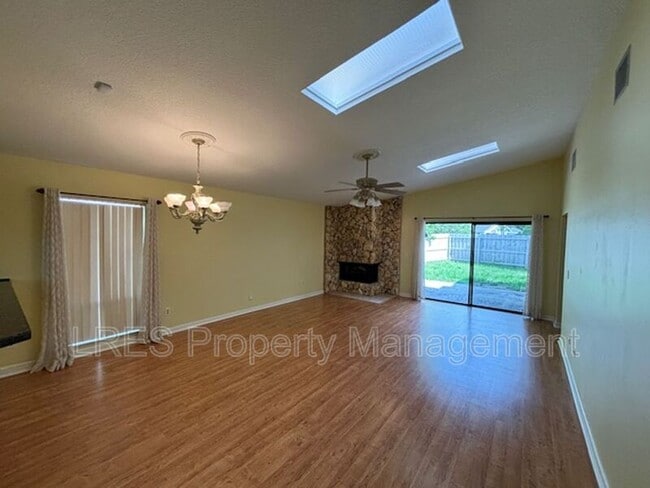 Building Photo - 1444 Forest Hills Dr