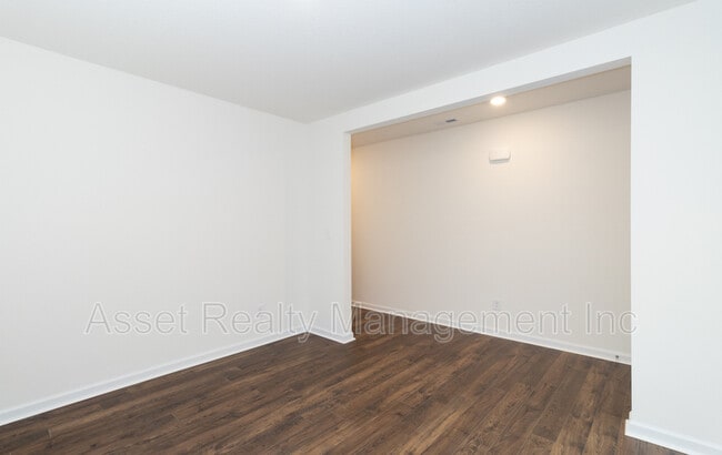 Building Photo - 329 Aspen Dr