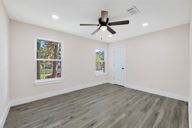 Building Photo - 7707 12 Fairway Ln