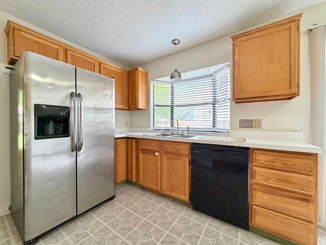 Building Photo - 2110 Warfield Way