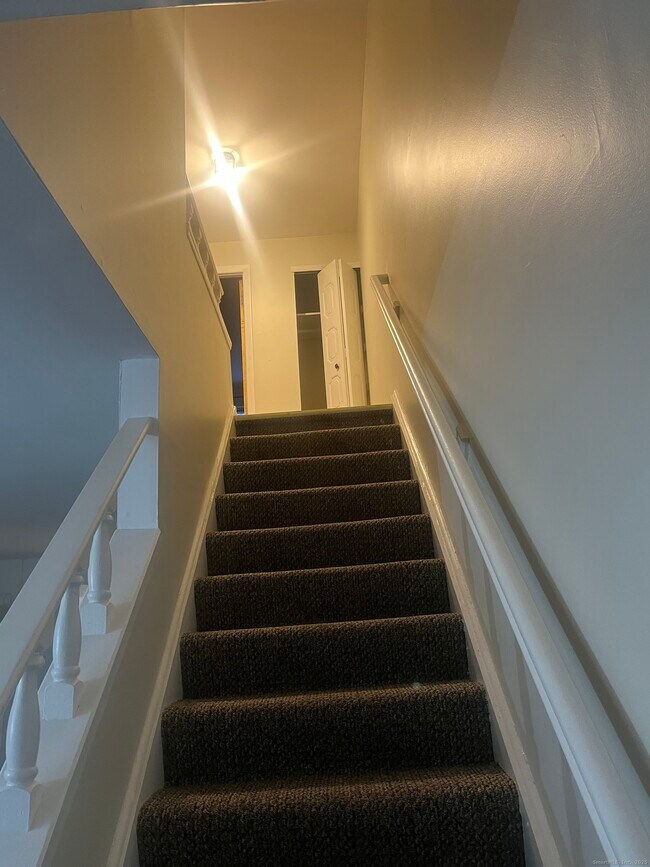 Building Photo - 244 High Path Rd