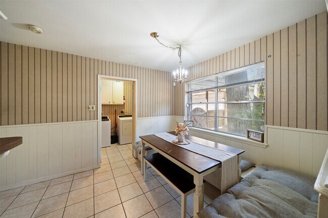 Building Photo - 1115 Pear Tree Ln