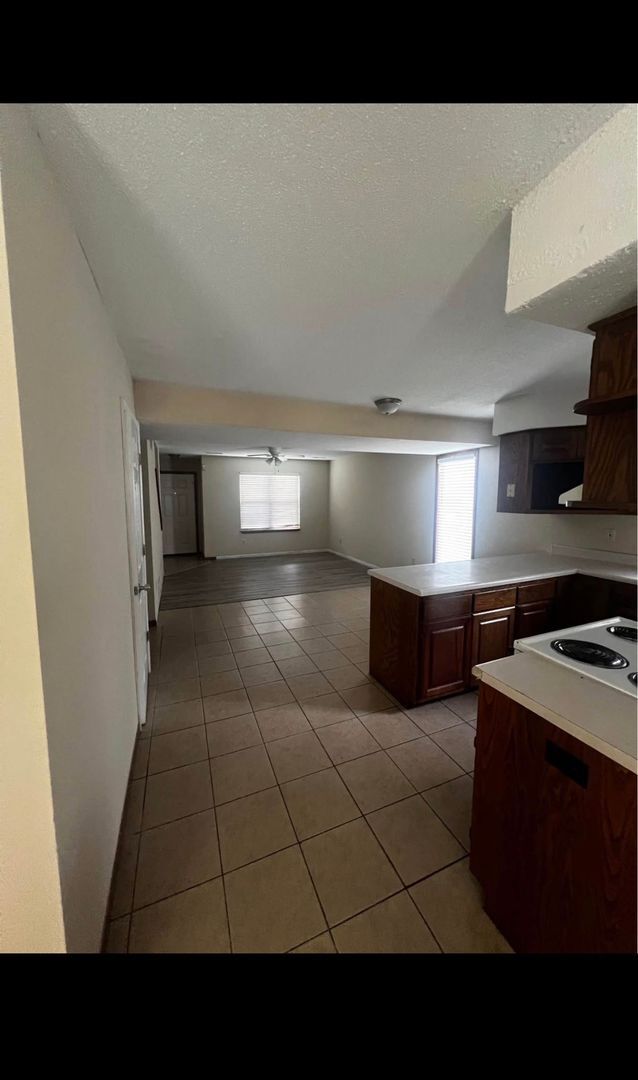 Building Photo - 362/364 Chris Dr.