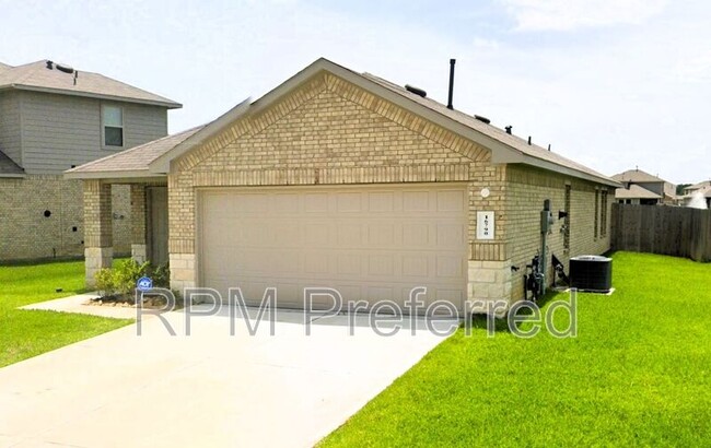 Building Photo - 16790 Lonely Pines Dr