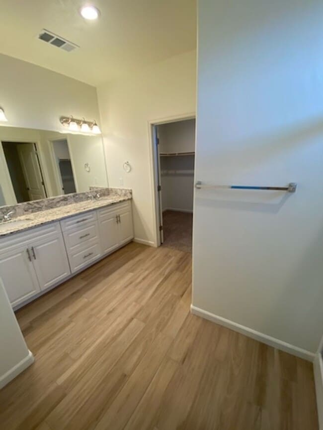 Building Photo - Beautiful Brand New Home in the gated Arbor Gates Subdivision with solar