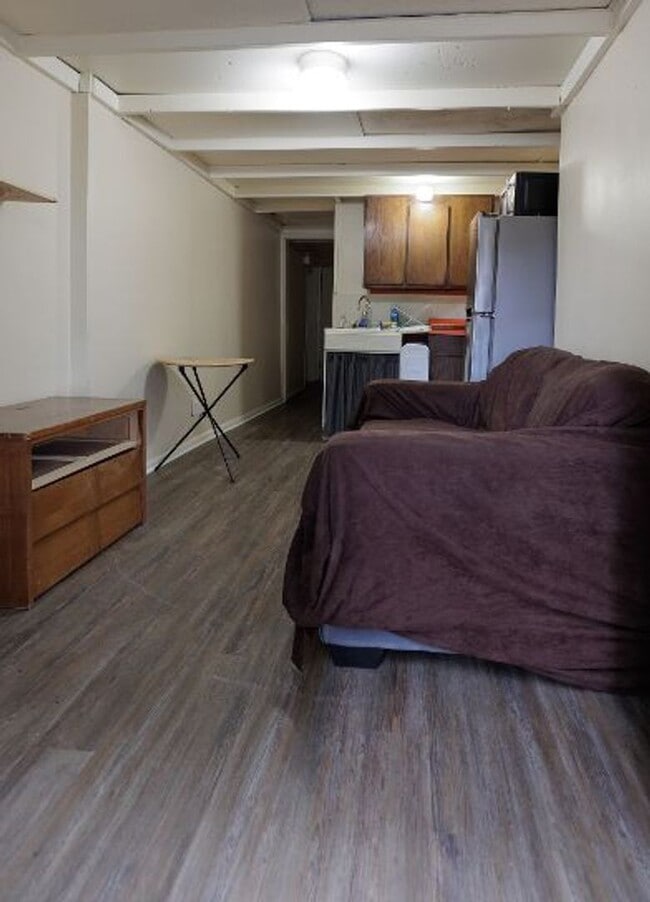 Building Photo - 914 13th St