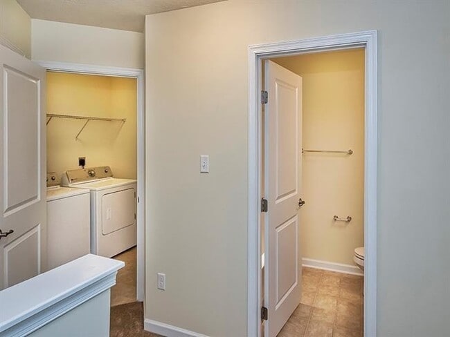 Building Photo - 261 Broadstone Dr