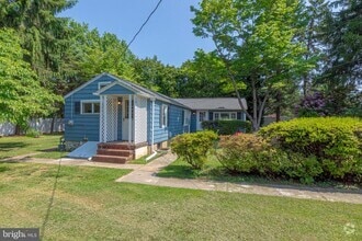 Building Photo - 446 Clearview Ave