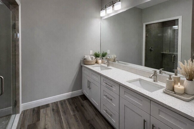 Building Photo - 526 SE 30th St