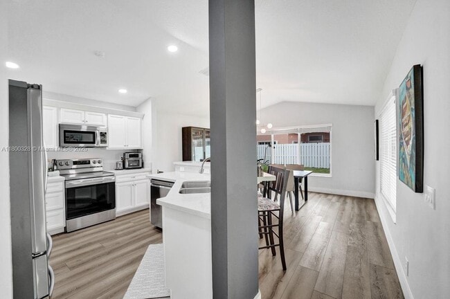 Building Photo - 1063 Cedar Falls Dr