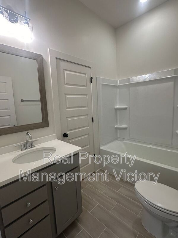 Building Photo - 1108 Windsor Sq