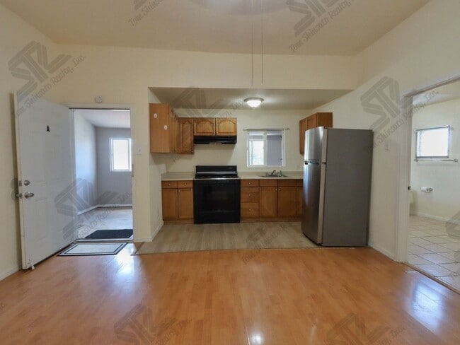 Building Photo - 1095