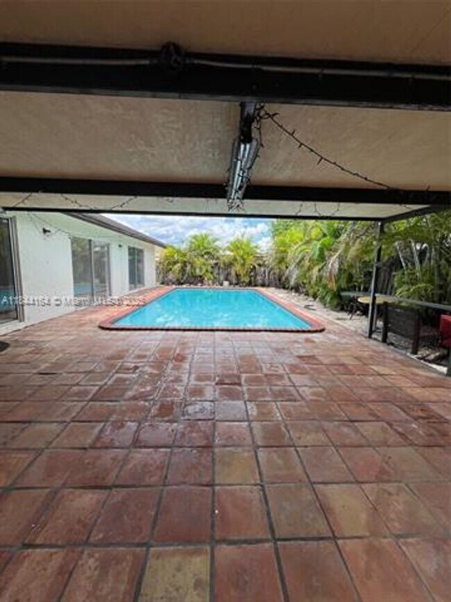 Building Photo - 10511 SW 145th Ct