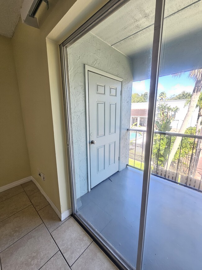 Building Photo - 2845 Somerset Park Dr