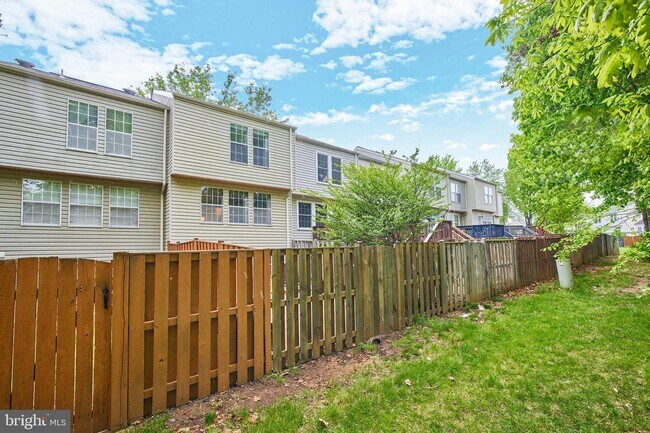 Building Photo - 6633 Skylemar Trail