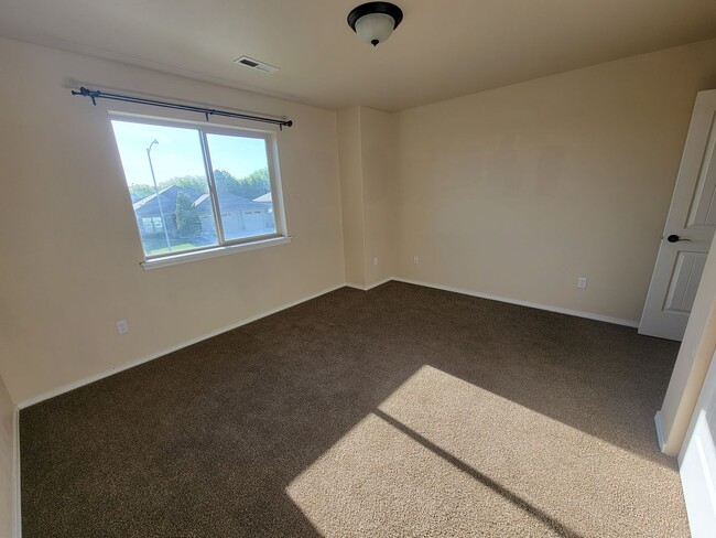 Building Photo - Gorgeous 5 bedroom in Quiet Kennewick Neig...