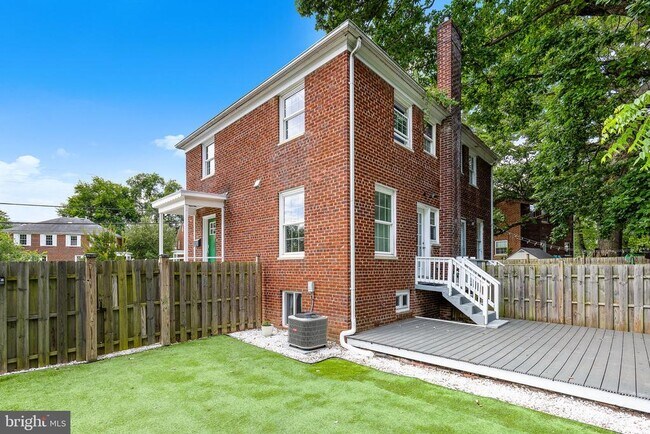 Building Photo - 2613 S Troy St