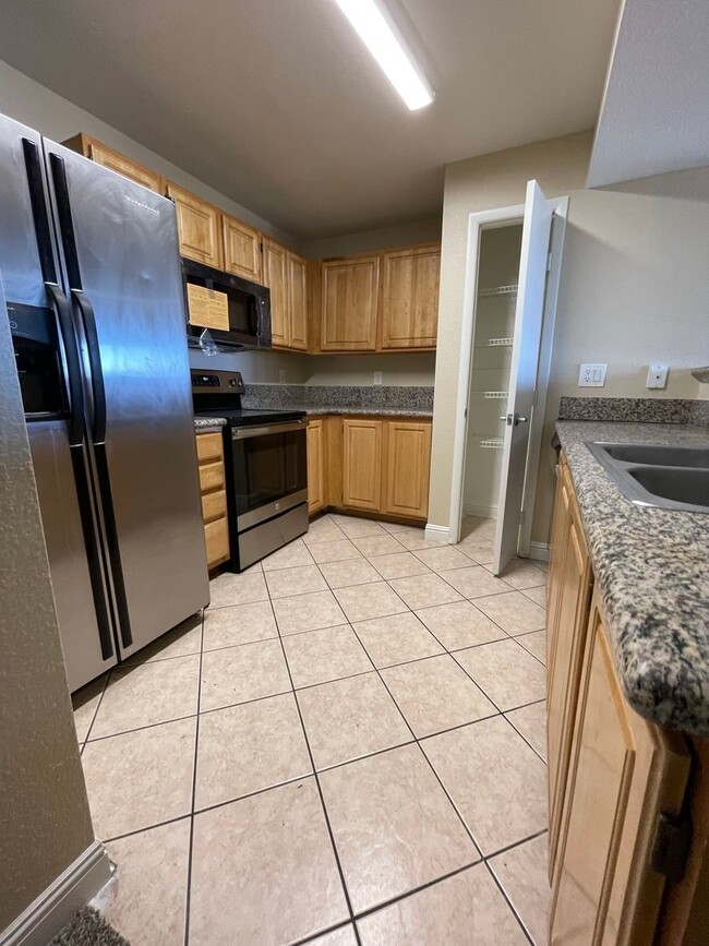 Building Photo - Gorgeous 2nd Floor Unit-Available SOON!