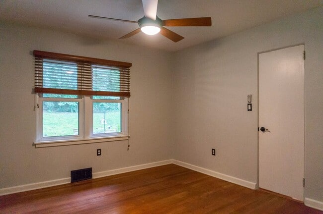 Building Photo - Beautiful Three-Bedroom with Fenced Yard i...