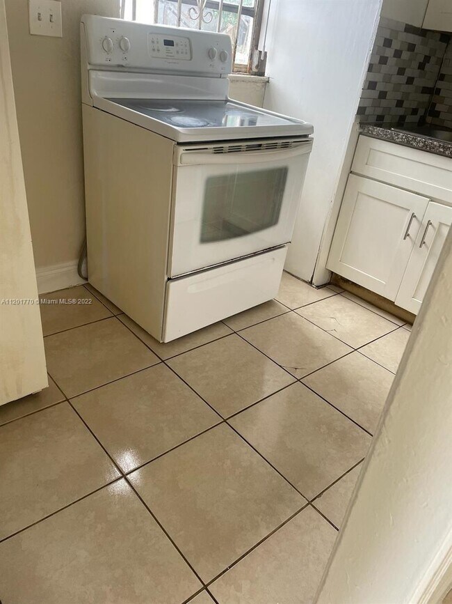 Building Photo - 1420 NW 41st St