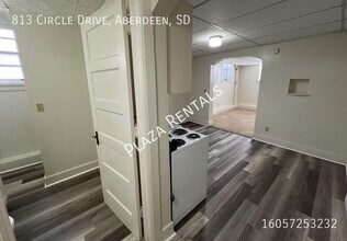 Building Photo - 19 7th Ave SE