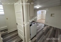 Building Photo - 19 7th Ave SE