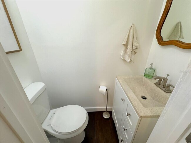 Building Photo - 222 NE 1st Ave