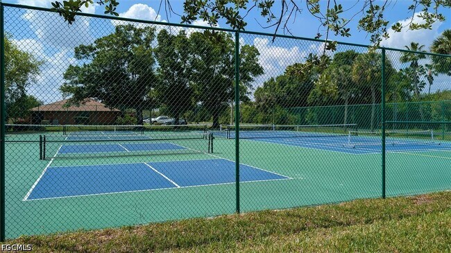 Building Photo - 16200 Bay Pointe Blvd