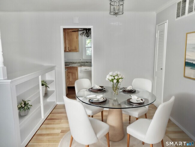 Building Photo - 245 Unquowa Rd