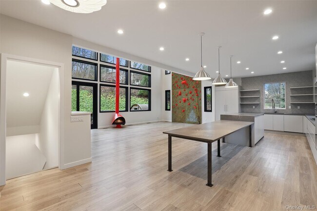 Building Photo - 18 Hillside Ave