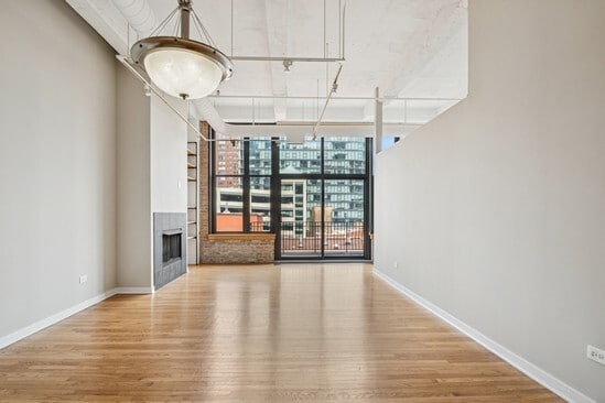 Building Photo - 333 W Hubbard St