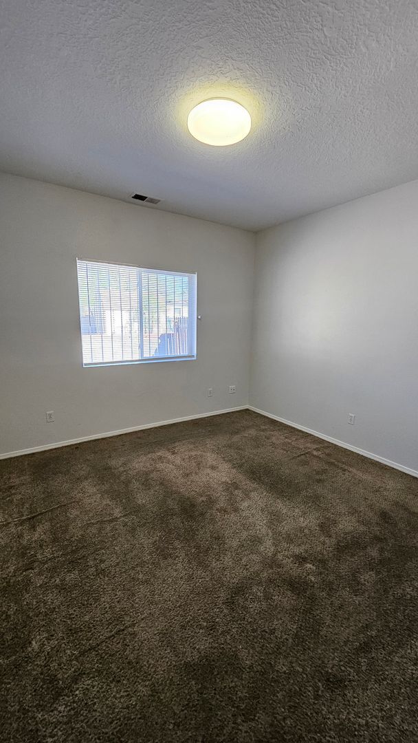 Building Photo - 5401 Alice Ave NE