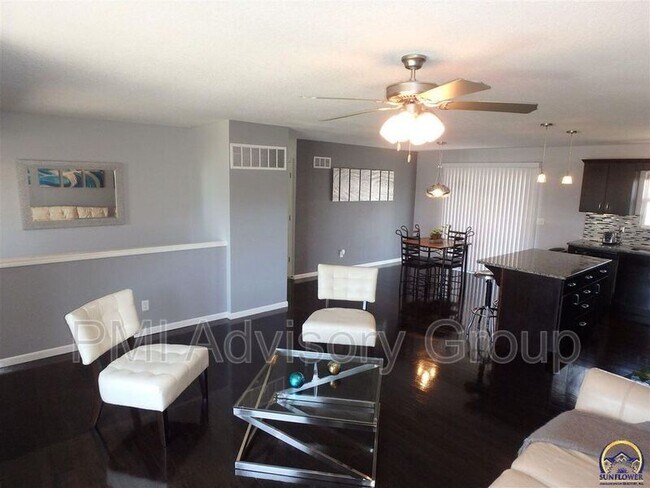 Building Photo - 1712 SW Valley View Dr